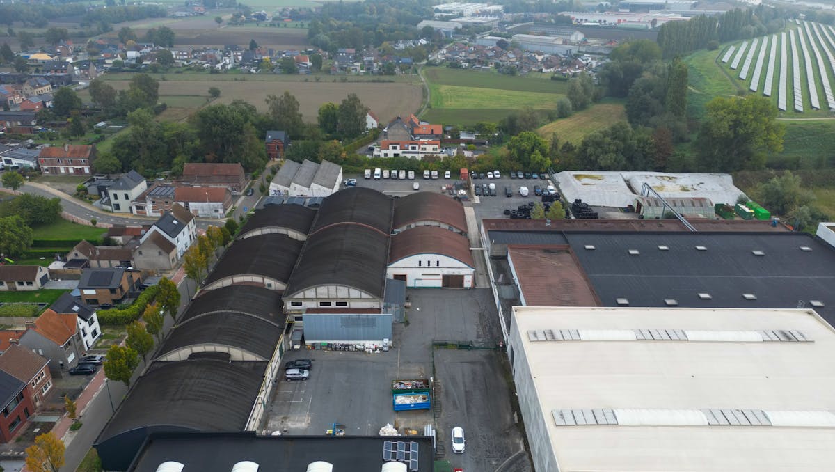 Industriële site gelegen op het kruispunt van R4 en N9