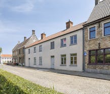 Hedendaags huis met 3 slaapkamers & garage in hartje Damme