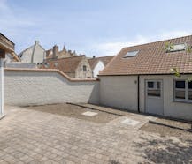 Hedendaags huis met 3 slaapkamers & garage in hartje Damme