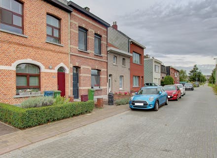 Prachtig huis met 3 slaapkamers en ruime tuin op toplocatie in een doodlopende straat aan het park van Eden in Wilrijk. 