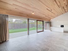 Nieuwbouwvilla met 3 kamers, tuin en carport in Poperinge