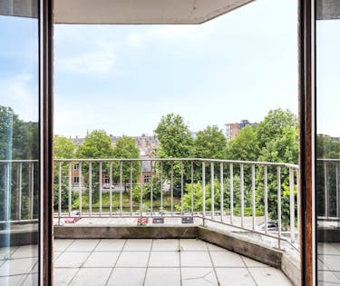 Op te frissen appartement met waterzicht nabij centrum Gent