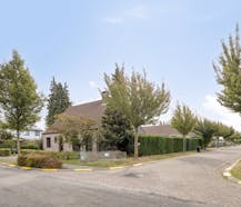 Vrijstaande woning met groot bijgebouw te koop in Wuustwezel