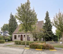 Vrijstaande woning met groot bijgebouw te koop in Wuustwezel