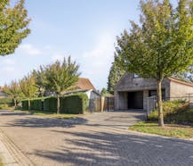 Vrijstaande woning met groot bijgebouw te koop in Wuustwezel