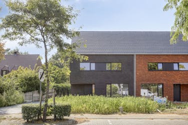 Halfopen-nieuwbouwwoning te koop nabij centrum Lichtaart