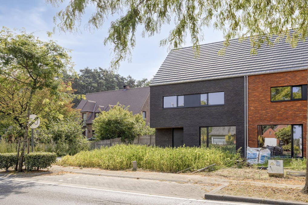 Halfopen-nieuwbouwwoning te koop nabij centrum Lichtaart