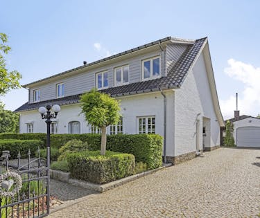 Riante zorgwoning/kangoeroewoning met loods te koop
