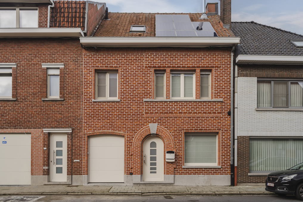 Instapklaar huis met 3 slaapkamers en tuin te koop in Wevelgem!