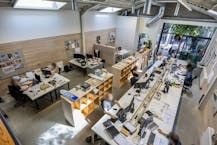 Kantoor (525m²) met triplex (176m²) te koop centrum Tervuren.