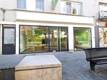 handelspand/kantoor in het winkelcentrum van Geel te huur