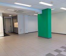 handelspand/kantoor in het winkelcentrum van Geel te huur