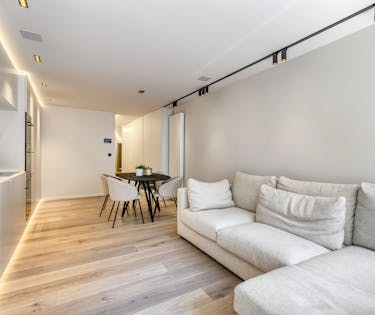 Luxueus afgewerkt 2 slaapkamer appartement te koop in Heist