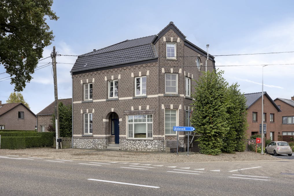 Ruime, charmante woning met loft te koop in Maaseik