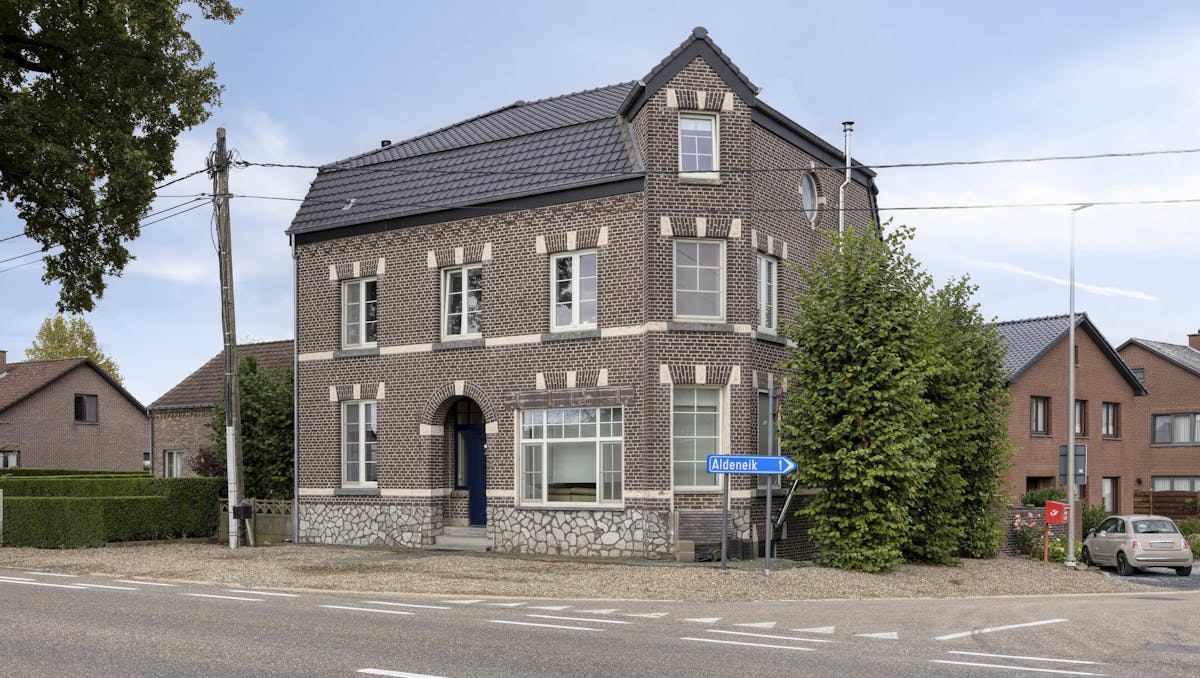 Ruime, charmante woning met loft te koop in Maaseik