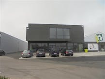 Nieuwbouw handelspand te huur van ca. 738 m² in Roeselare