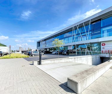 High- end nieuwbouw kantoor (333 m²) bij afrit E17 in Zele