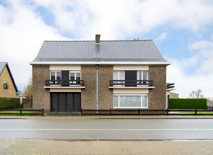 Te renoveren ruim huis op 2.043 m² in Langemark