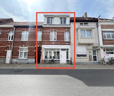 Te renoveren rijwoning met 3-4 slaapkamers in centrum Eeklo