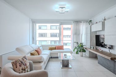 Instapklaar 2-slaapkamerappartement met terras in Oostende