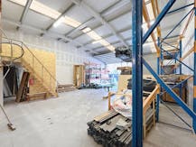 Magazijn (226 m²) met optionele buitenruimte te huur Evergem