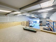Magazijn (226 m²) met optionele buitenruimte te huur Evergem