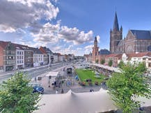 Instapklaar appartement met 3 slaapkamers en garagebox op de markt van Eeklo