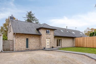 Gerenoveerd huis met 4 kamers te koop in Waregem