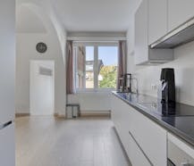 Lichtrijk en ruim gerenoveerd appartement nabij Gent-centrum