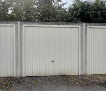 Opbrengsteigendom: garageboxen te koop in Sint-Eloois-Vijve