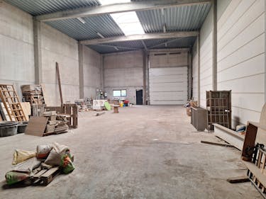 Magazijn van ca. 360m² nabij afrit Roeselare-Haven
