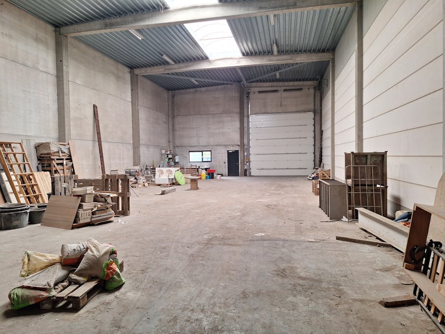 Magazijn van ca. 360m² nabij afrit Roeselare-Haven
