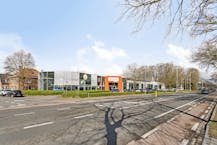 Uniek commercieel huurpand op dé invalsweg van Brugge.