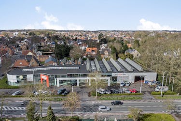 Uniek commercieel huurpand op dé invalsweg van Brugge.