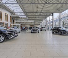 Uniek commercieel huurpand op dé invalsweg van Brugge.
