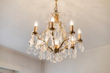 Te renoveren opbrengsteigendom met 3 appartementen en handelspand in Antwerpen