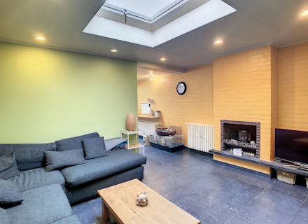 Ruim en instapklaar duplexappartement met 1 slaapkamer en tuin te huur in de Condédreef te Kortrijk
