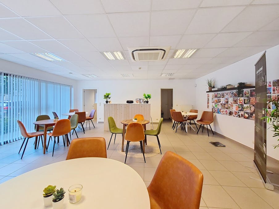 Instapklaar handelspand (94 m²) met parking te huur in Gent