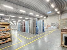 Magazijn met kantoor te huur op de LAR te Rekkem