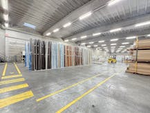 Magazijn met kantoor te huur op de LAR te Rekkem