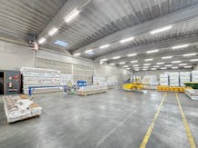 Magazijn met kantoor te huur op de LAR te Rekkem