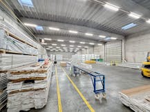 Magazijn met kantoor te huur op de LAR te Rekkem