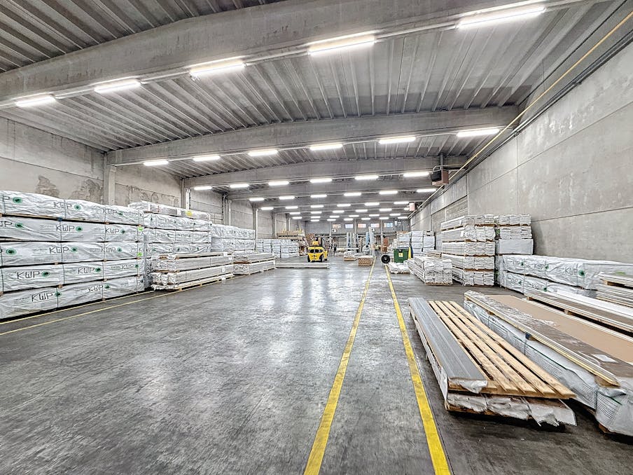 Magazijn met kantoor te huur op de LAR te Rekkem