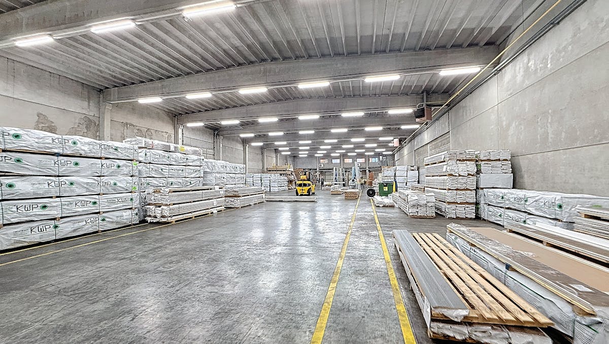 Magazijn met kantoor te huur op de LAR te Rekkem