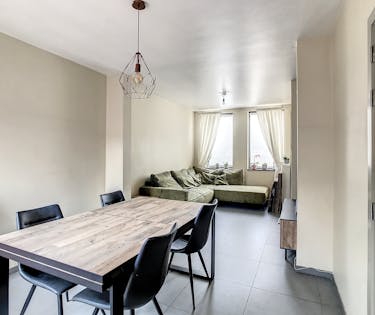 Vernieuwde woning met 2 slaapkamers en zonnig terras