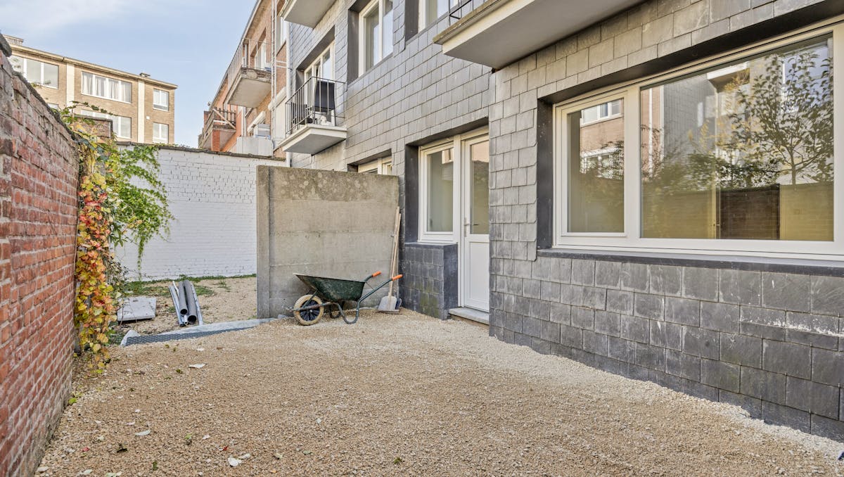 Gerenoveerd gelijkvloers appartement met twee slaapkamers