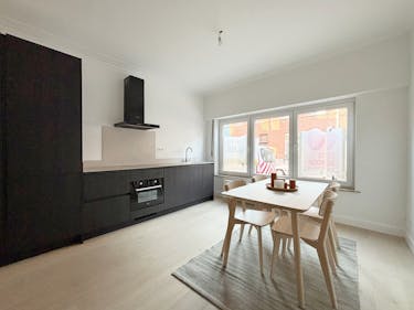 Gerenoveerd gelijkvloers appartement met twee slaapkamers