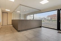 Bedrijfsgebouw op ca. 4.195m² op zichtlocatie te Ardooie.