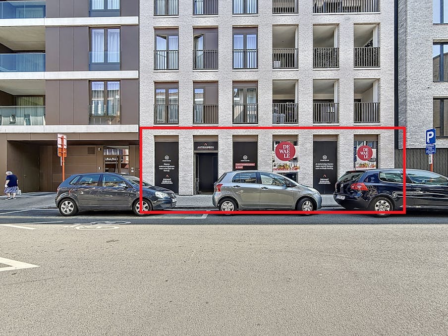 Nieuwbouw handelspand in D'Oude Vesting te Kortrijk