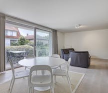 Modern appartement van Rietveld op enkele passen van zee!